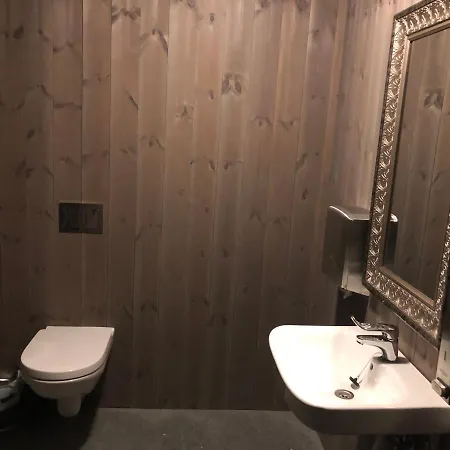 Pa Myhre Gard Lodge *